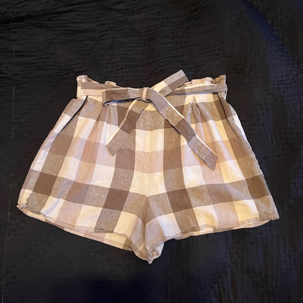 Versona Olive & White Gingham Linen Shorts